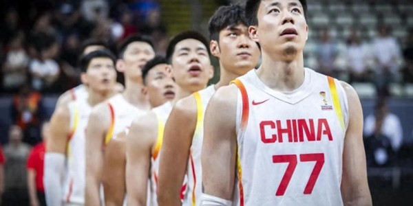 开云娱乐中心-落后11分完成逆转！中国男篮两连胜，掌握主动权，首支出线队诞生