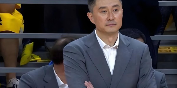 开云体育平台-杜锋给广东队球员开动员会！