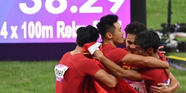中国短跑喜迎丰收夜 包揽男女百米接力亚运金牌