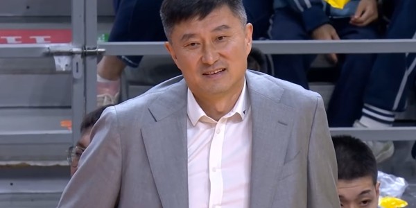 开云体育平台-杜锋给广东队球员开动员会！