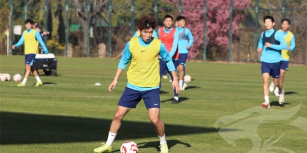 滇池湖畔，武汉三镇一线队与B队的2026赛季昆明冬训正式开练