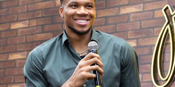 塔图姆：我年收入5亿，库里：我7.8亿，他：麻烦让一让|斯蒂芬·库里|凯文·杜兰特|耐克|詹姆斯|吉安尼斯·安特托孔波_新浪体育_新浪新闻